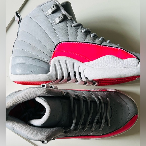 2019 NIKE AIR JORDAN Retro 12 youth size 5Y - Picture 2 of 9